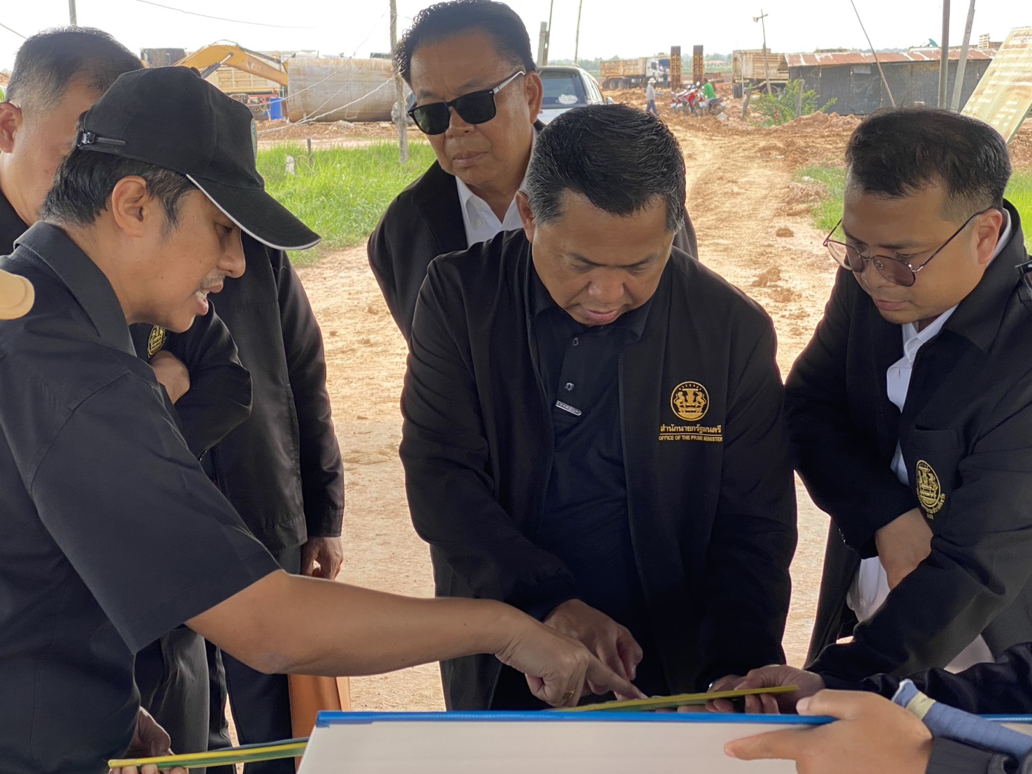 ผู้ตรวจราชการสำนักนายกรัฐมนตรี เขตตรวจราชการที่ 13 ลงพื้นที่จังหวัดสุรินทร์ ติดตามโครงการขุดลอกอ่างเก็บน้ำห้วยเสนง เพิ่มศักยภาพแหล่งน้ำหนุนเกษตรอินทรีย์ คาดเพิ่มปริมาณน้ำใช้ได้กว่า 10 ล้านลูกบาศก์เมตรต่อปี พร้อมพัฒนาเป็นแลนด์มาร์กแห่งใหม่ของจังหวัด