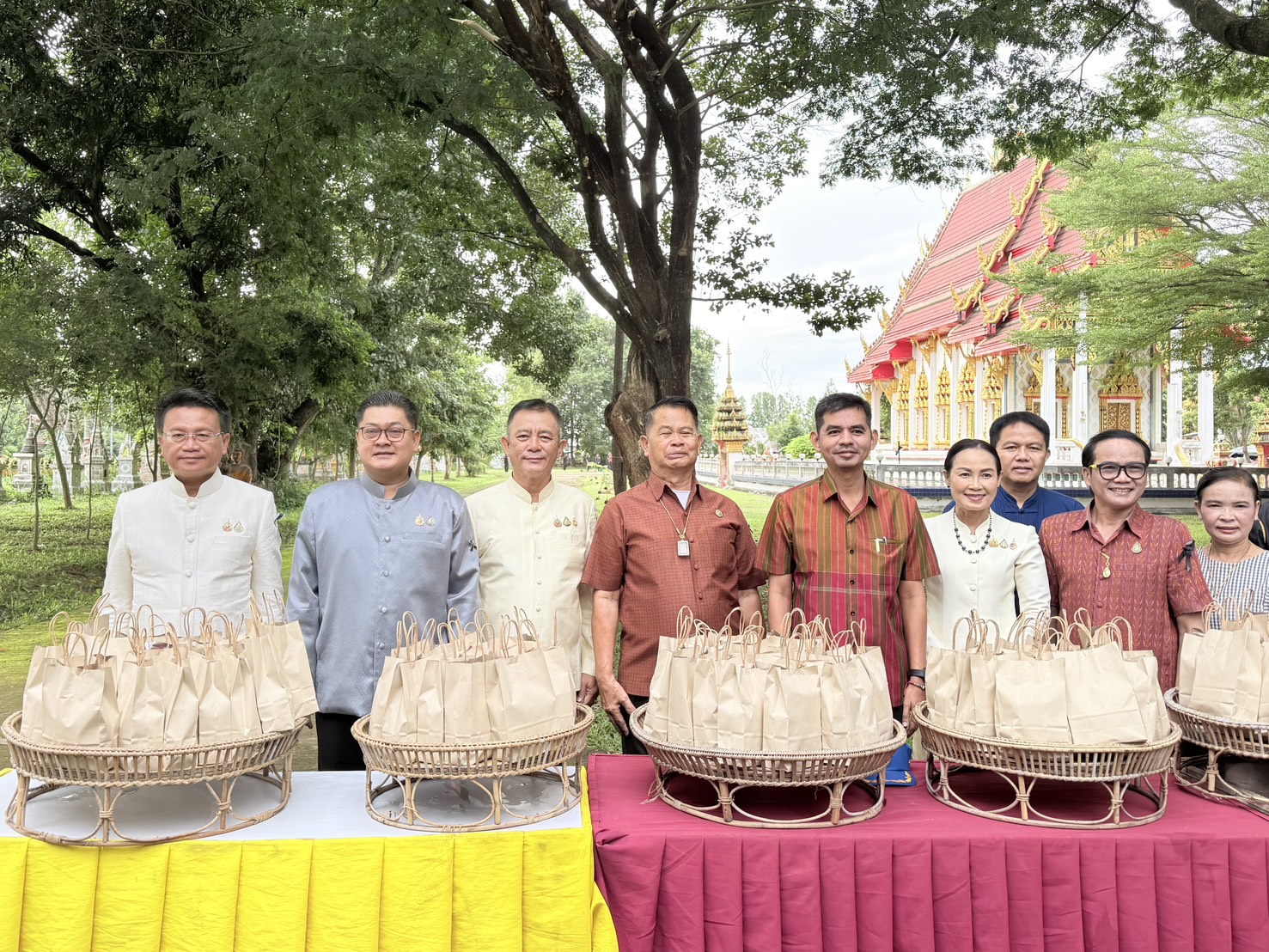 จ.สุรินทร์ดำเนินโครงการถนนสายบุญเพื่อพัฒนาคุณภาพชีวิตตามหลักปรัชญาของเศรษฐกิจพอเพียง ในพื้นที่อำเภอกาบเชิง