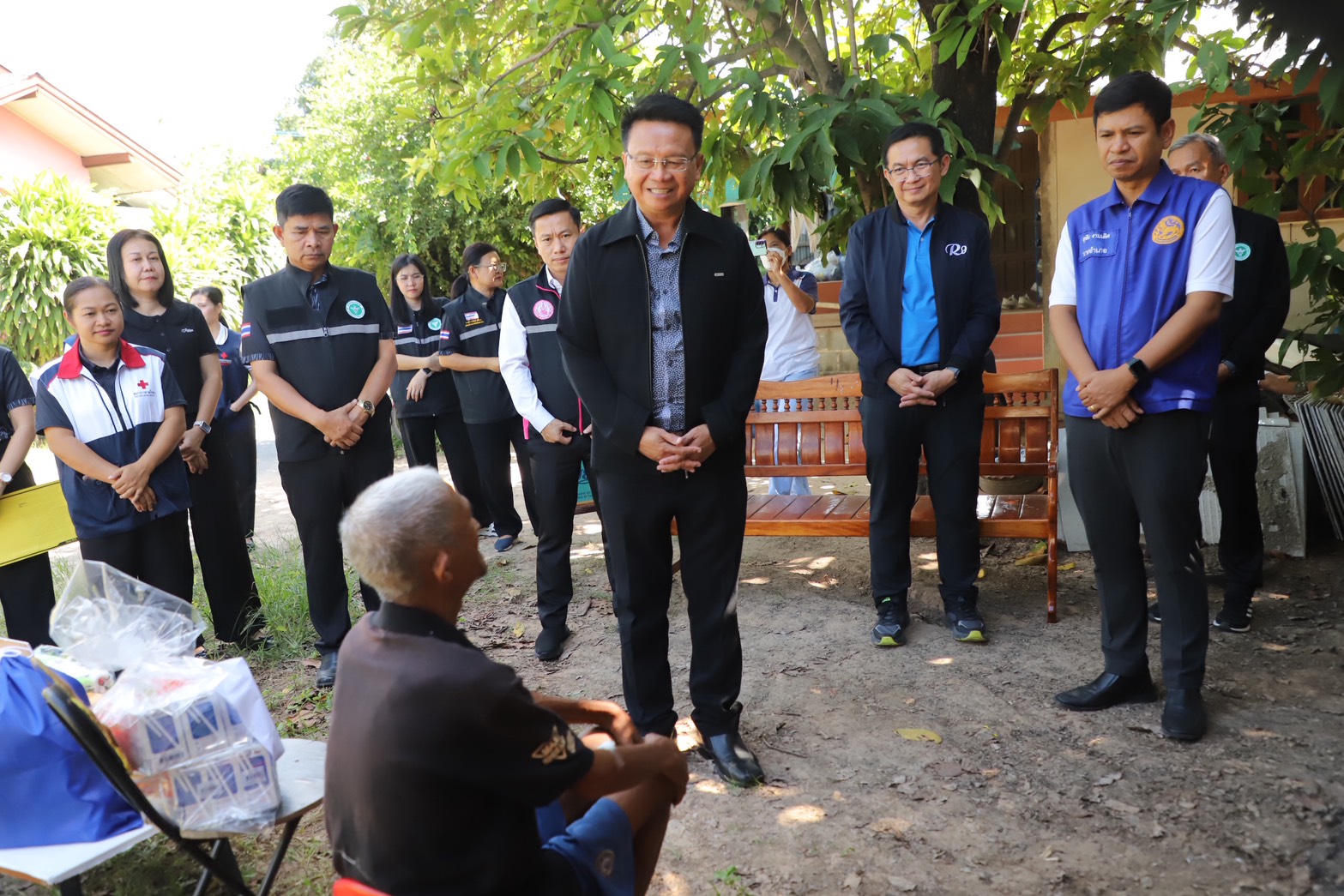 จ.สุรินทร์ บูรณาการหน่วยงานลงพื้นที่เยี่ยมให้กำลังใจและช่วยเหลือผู้สูงอายุป่วยมะเร็งในพื้นที่ ต.ท่าสว่าง อ.เมืองสุรินทร์